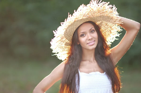 Portrait of a beautiful young girl in summer — Stock Photo, Image