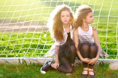 portre bir iki güzel küçük kız moda