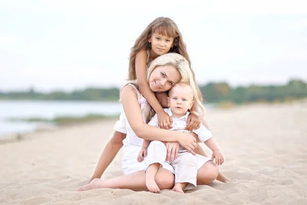 Mom with son and daughter in summer nature — Stock Photo, Image