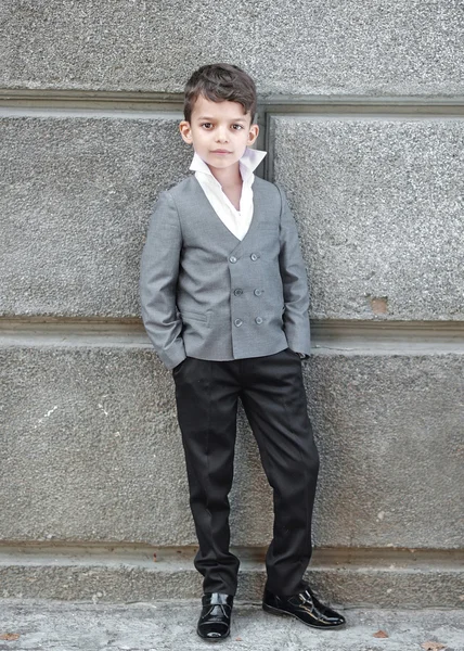 Portret małego chłopca w stylu biznes — Zdjęcie stockowe