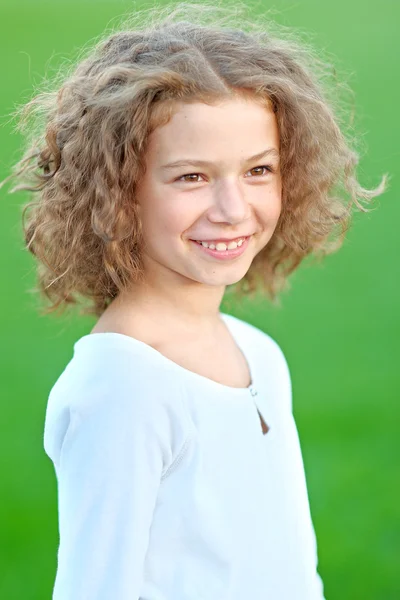 Portrait of little girl outdoors in summer — Stock Photo, Image