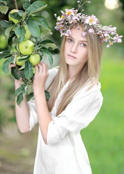 Portrait of little girl outdoors in summer — Stock Photo, Image