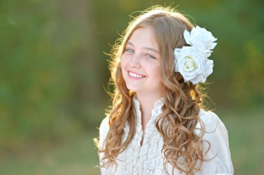 güzel bir moda portre küçük kız