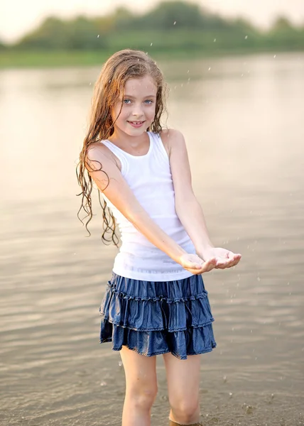 Portrait of little girl outdoors in summer — Stock Photo, Image