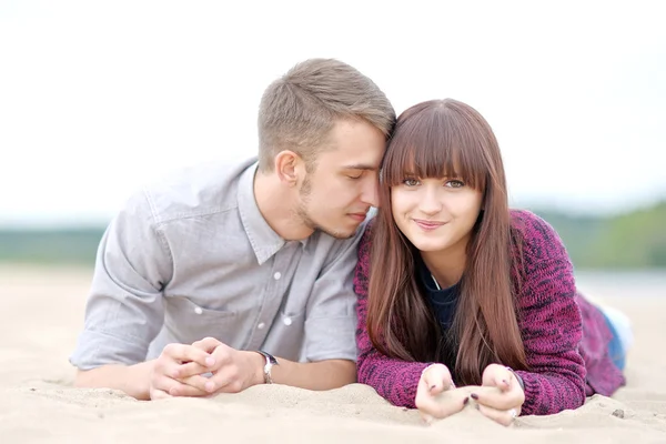 Beautiful Couple in love on summer beach — Stock Photo, Image