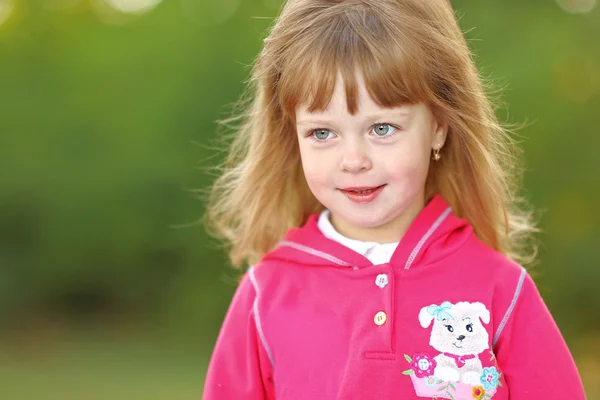 Portrait of little girl outdoors in summer — Stock Photo, Image