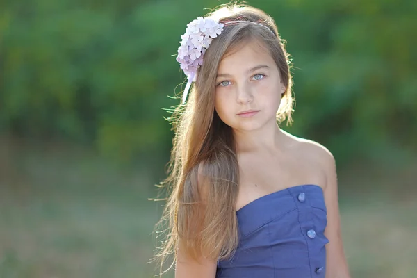 Portrait of little girl outdoors in summer — Stock Photo, Image