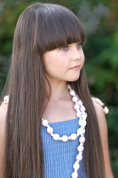 Portrait of little girl outdoors in summer — Stock Photo, Image