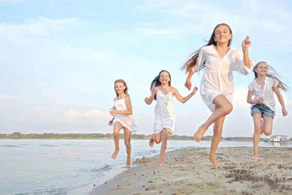 Portrait of children on the beach in summer — Stock Photo, Image