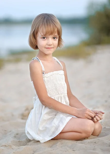 Portrait of little girl outdoors in summer — Stock Photo, Image