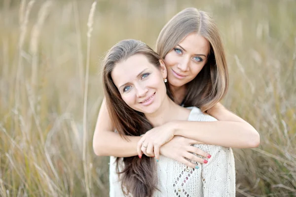 Portrait of two beautiful sisters in the autumn — Stock Photo, Image