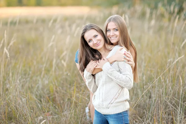 Portrait of two beautiful sisters in the autumn — Stock Photo, Image