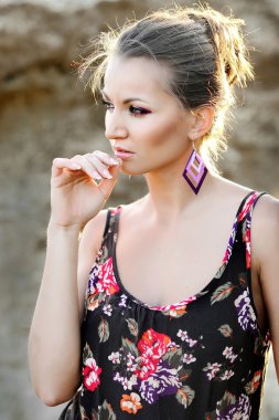 Güzel bir çekici kız portresi