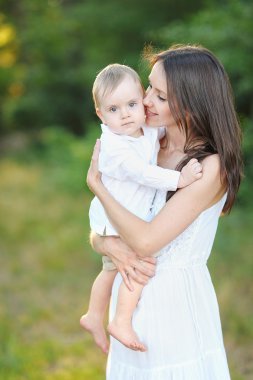 mutlu anne ve bebek portre