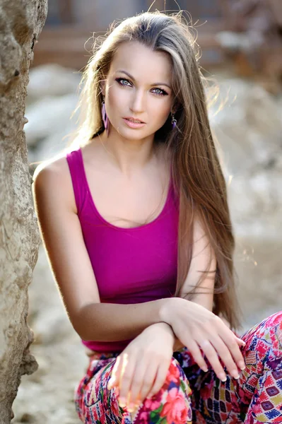 Portrait of a beautiful glamorous girl — Stock Photo, Image