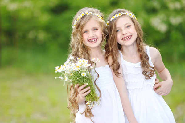 Portrait of two girls in the woods girlfriends — Stock Photo, Image