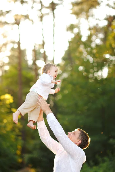 Portrait of a happy family in summer nature — Stock Photo, Image