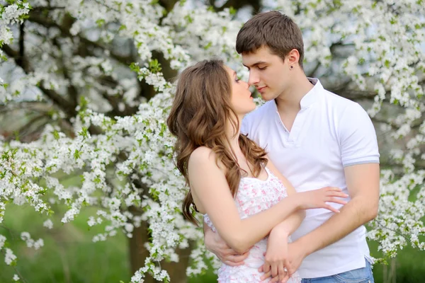 Beautiful Couple in love on summer — Stock Photo, Image