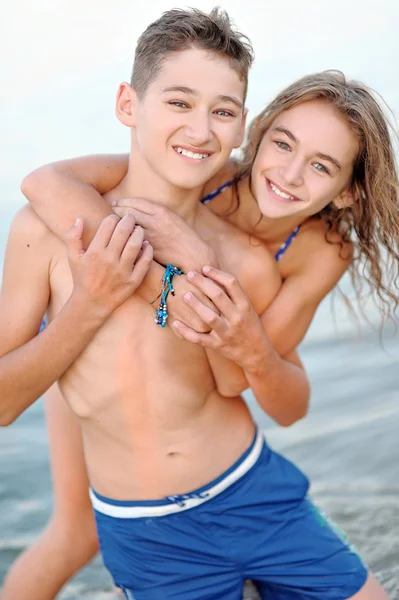 Portrait of a boy and girl in summer — Stock Photo, Image