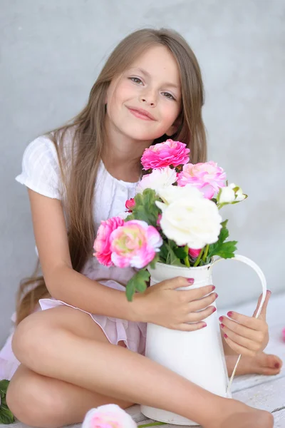 Portrait of little girl outdoors in summer — Stock Photo, Image