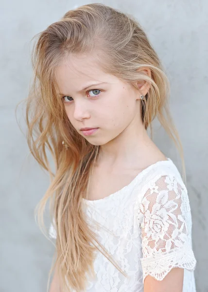 Portrait of a beautiful little girl in spring — Stock Photo, Image