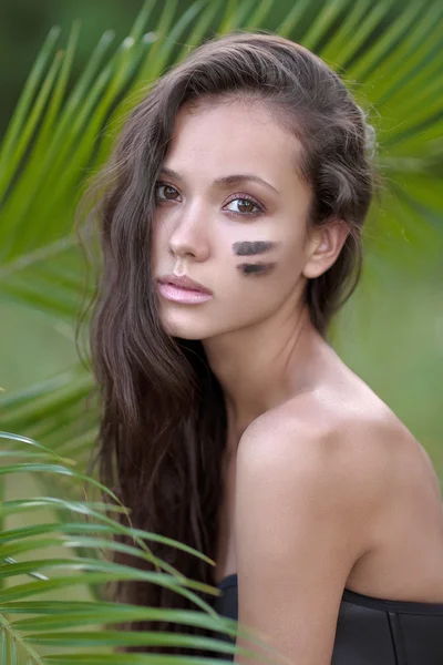 Portret van een mooi jong meisje in een zwembroek — Stockfoto