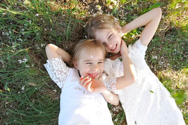 Portrait of two little girls girlfriends spring — Stock Photo, Image