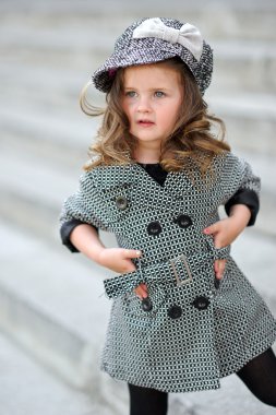güzel bir moda portre küçük kız