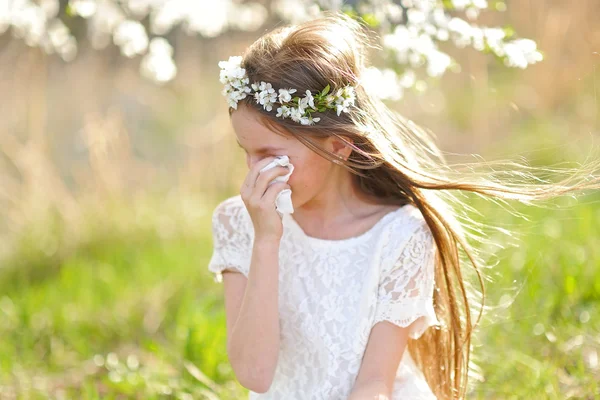 Portrait of a beautiful little girl in spring — Stock Photo, Image