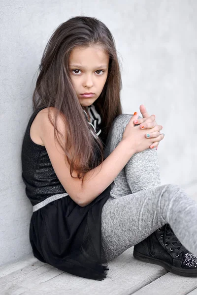 Güzel bir moda portre küçük kız — Stok fotoğraf