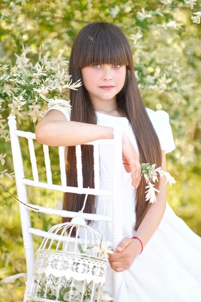 Retrato de uma linda menina da moda — Fotografia de Stock