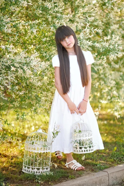 Retrato de una hermosa niña de moda —  Fotos de Stock