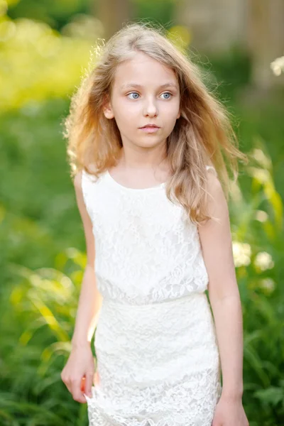 Portrait of a beautiful little girl in summer — Stock Photo, Image