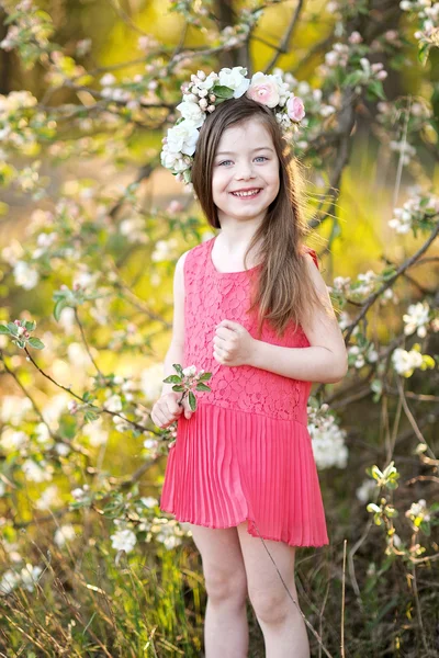 Portrait of little girl outdoors in summer — Stock Photo, Image