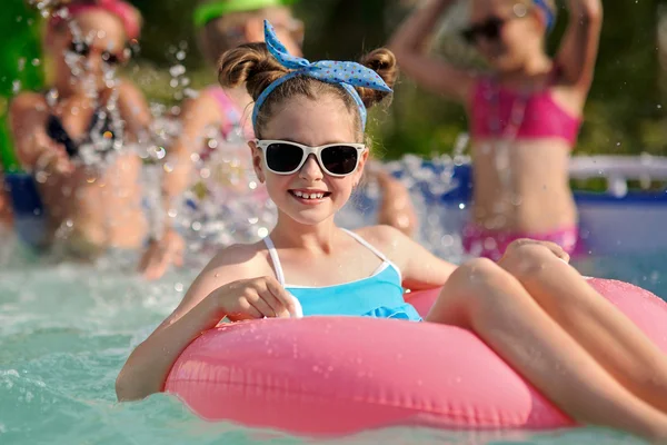 Portrait of children on the pool in summer — Stock Photo, Image