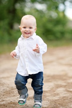 yaz kampı tatilde erkek portresi