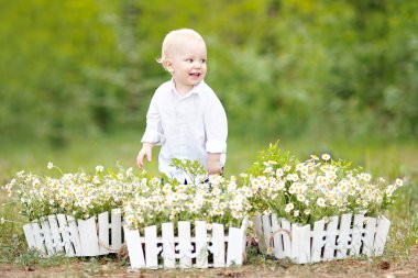 yaz kampı tatilde erkek portresi