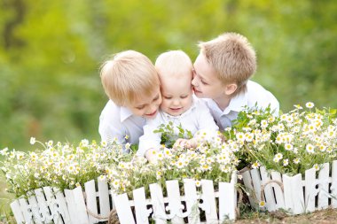 küçük çocuklar kamp tatil portresi