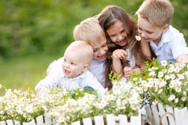küçük çocuklar kamp tatil portresi