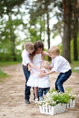 küçük çocuklar kamp tatil portresi