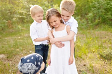 küçük çocuklar kamp tatil portresi