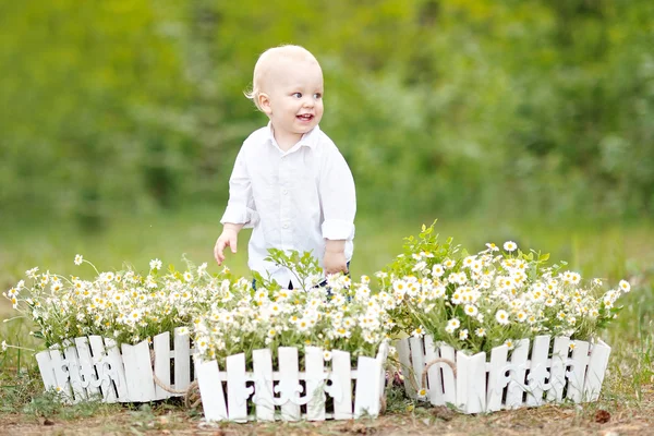 yaz kampı tatilde erkek portresi