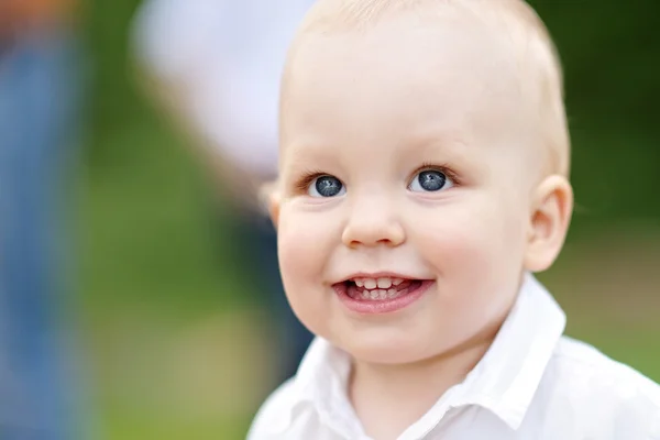 Podobizna chlapce na dovolenou v letním táboře — Stock fotografie