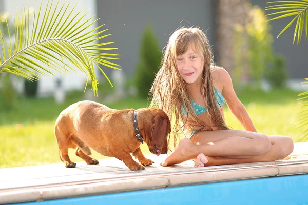 Retrato de niña al aire libre en verano — Foto de Stock