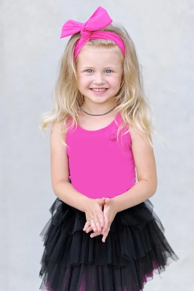 Portrait of little girl outdoors in summer — Stock Photo, Image