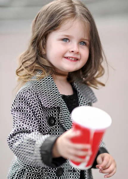 Portrait of little girl outdoors in summer — Stock Photo, Image