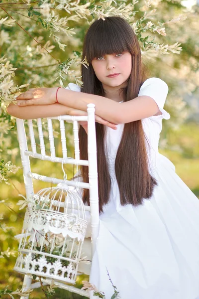 Portrait of little girl outdoors in summer — Stock Photo, Image