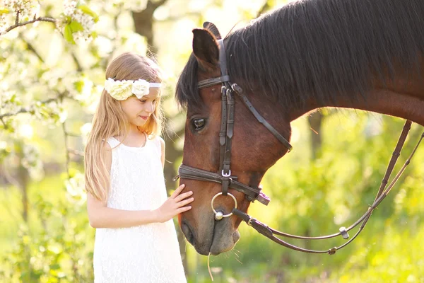 Portrait of little girl outdoors in summer — Stock Photo, Image