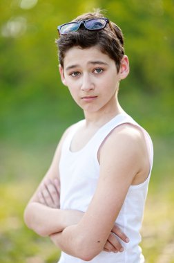 Yaz açık havada bir çocuk portresi