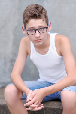 Yaz açık havada bir çocuk portresi